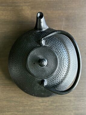 Japanese-style (tetsubin-style) cast iron teapot